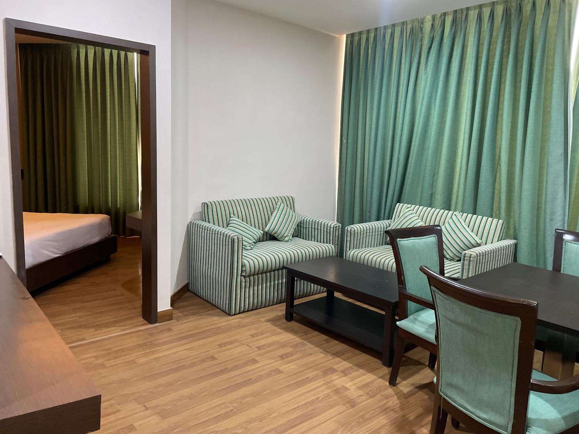 Hotel V Retreat Gurgaon Esterno foto