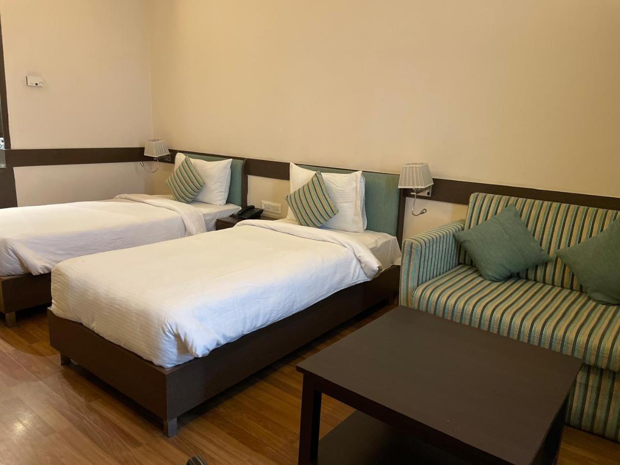 Hotel V Retreat Gurgaon Esterno foto